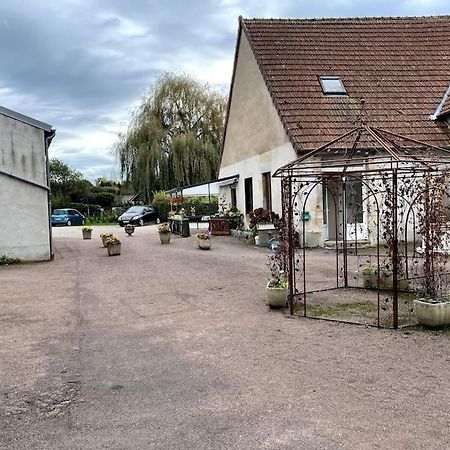 Charmant T2 au 1er dans résidence avec parc arboré Saint-Pierre-le-Moûtier Extérieur photo